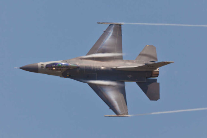 Ocean,City,-,June,8:f-16,Fighting,Falcon,Performing,Air,Show