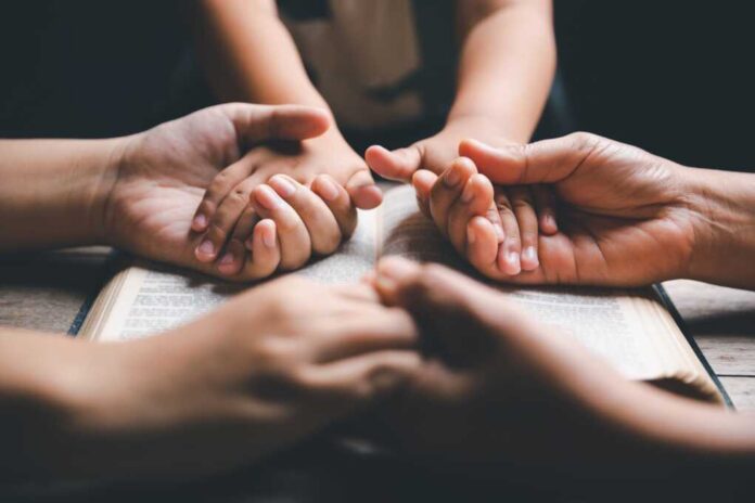 Christian,Family,Praying,Together,Concept.,Child,And,Mother,Worship,God