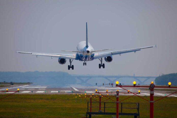 Washington,-,May,14:a319,Us,Airways,Landing,On,Dca,Airport