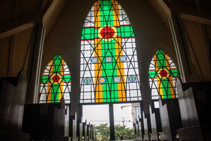 Abuja,,Nigeria,,15.01.2023:,Interior,With,Arches,,Crosses,And,Stained,Glass