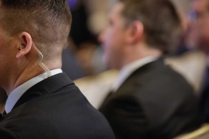 Details,With,The,Coiled,Tube,Earpiece,A,Protection,And,Guard