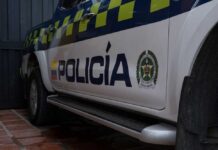Close-up of a Colombian police vehicle with the word 'POLICÍA' visible