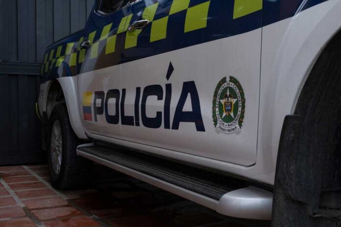 Close-up of a Colombian police vehicle with the word 'POLICÍA' visible