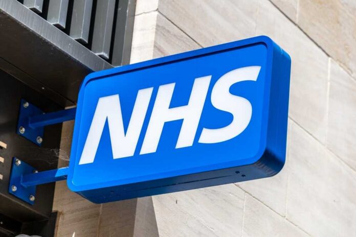 Oxford,,,Uk,-,June,5,,2024:,Close,Up,Of NHS sign displayed prominently on a building