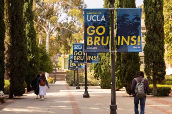 Los,Angeles,,California,,Usa,-,June,12,,2025:,People,Walk students walking along a tree-lined campus walkway with blue banners on lampposts