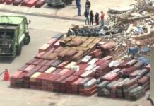 Families Search Coffins After Devastating Quakes Families Search Coffins After Devastating Quakes