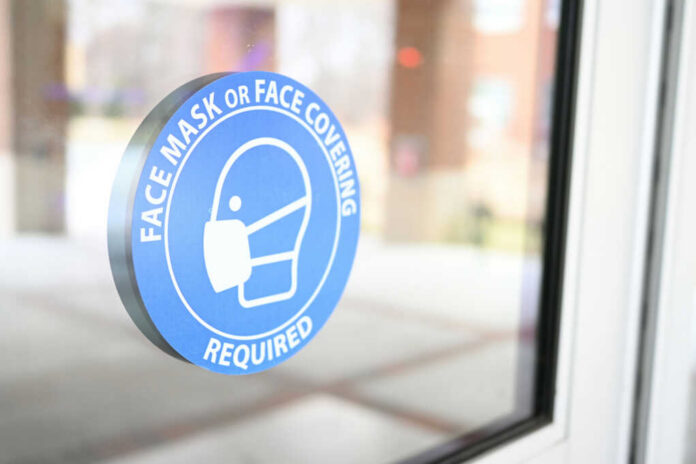 shutterstock2128232489jpg Sign indicating that face masks or face coverings are required at the entrance