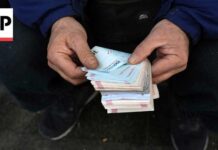 Iran’s currency sinks to record low ahead of new US sanctions