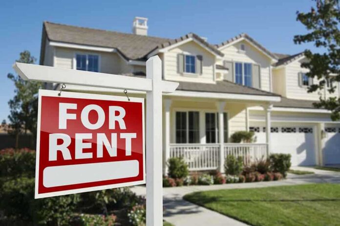 shutterstock_73089751 A house with a For Rent sign in the front yard