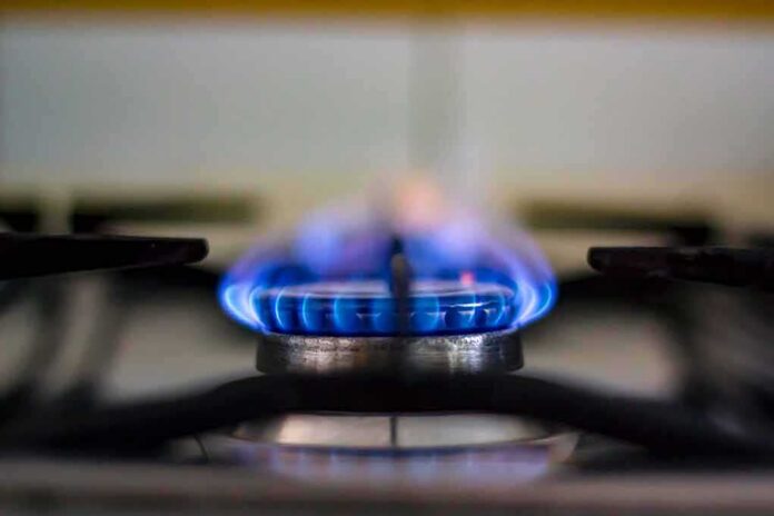 shutterstock_1158999049 gas stove burner with blue flame