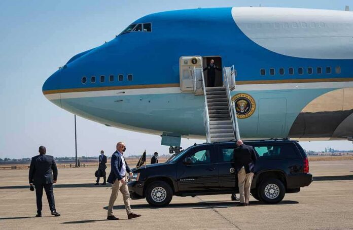 shutterstock_2047086128 Security detail near blue and white aircraft with staircase and SUV