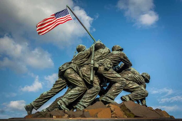 shutterstock_484926328 Marine Corps War Memorial with soldiers raising a U.S. flag